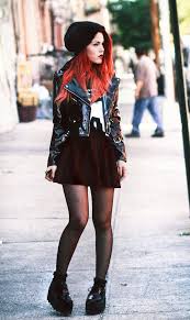 W rytmie Grunge#2: Grungowe stylizacje od podstaw czyli t-shirt z nadrukiem i spódniczka red riot